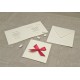 Partecipazione di nozze in carta di gelso con fiocco in raso rosso a Pois bianchi